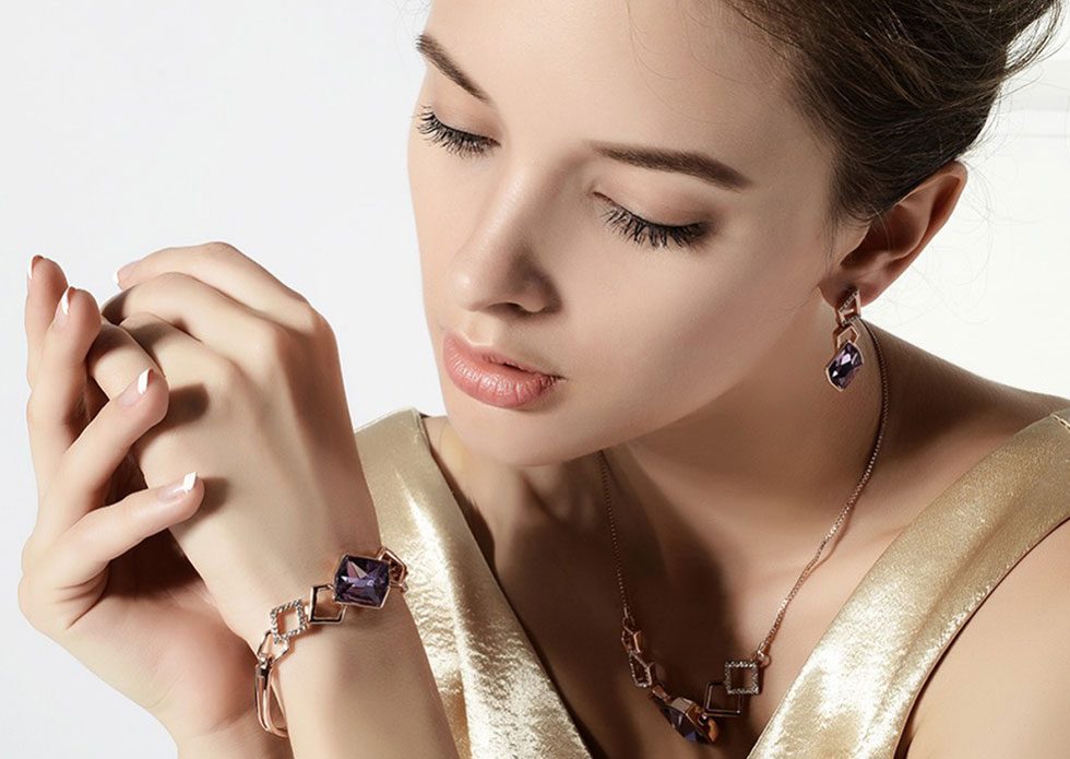 Discover the Captivating World of Kanakpura’s Pendant, Earrings, and Bracelet Collection